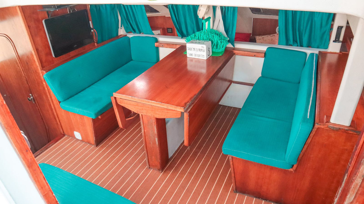 Tour Catamarán Privado a Isla Mujeres – Navega, Brinda y Descubre el Paraíso del Caribe