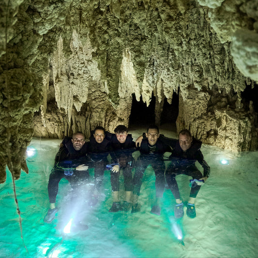 Ruta Exclusiva Las Aguas Ancestrales – Cenotes Sagrados y Cuevas en la Selva Maya