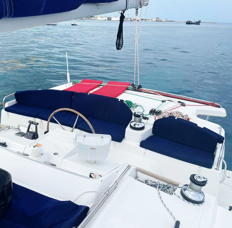 Luxury Catamaran to El Cielo Cozumel – Premium Snorkel, Paddle &amp; Full Meal Experience