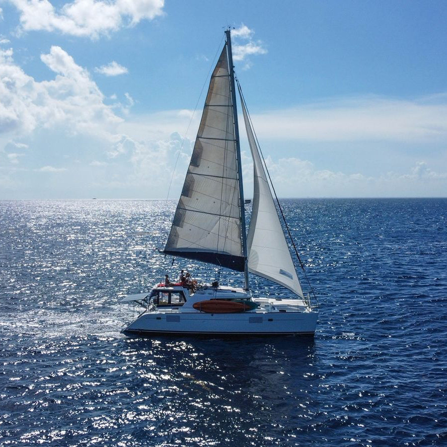 Luxury Catamaran to El Cielo Cozumel – Premium Snorkel, Paddle &amp; Full Meal Experience