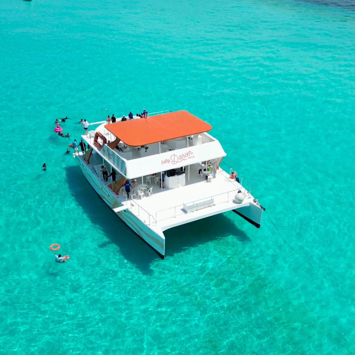 Catamarán Dancer Cancún a Isla Mujeres – Fiesta, Barra Libre Premium y Snorkel