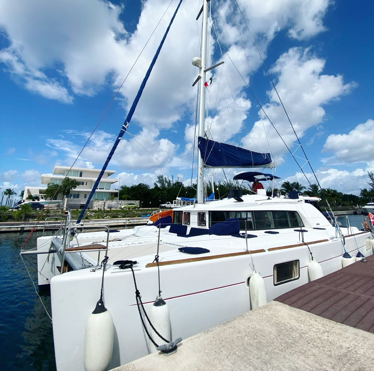 Luxury Catamaran to El Cielo Cozumel – Premium Snorkel, Paddle &amp; Full Meal Experience