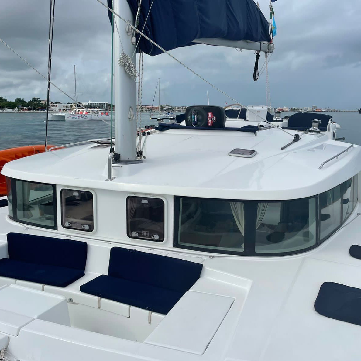 Luxury Catamaran to El Cielo Cozumel – Premium Snorkel, Paddle &amp; Full Meal Experience