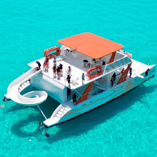 Catamarán Dancer Cancún a Isla Mujeres – Fiesta, Barra Libre Premium y Snorkel