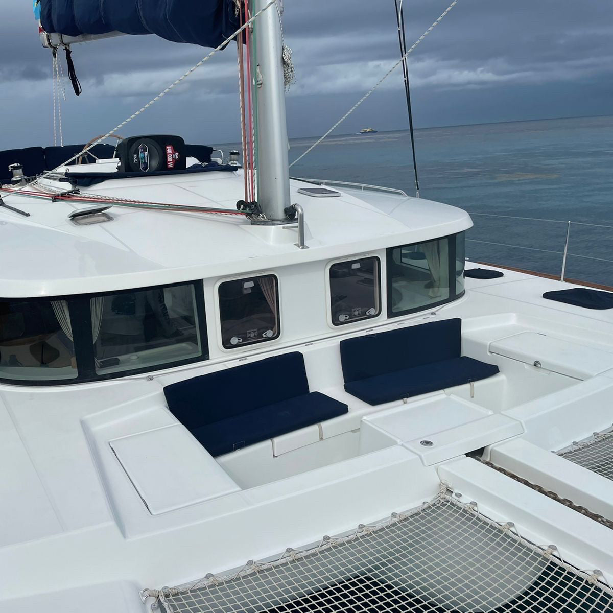 Luxury Catamaran to El Cielo Cozumel – Premium Snorkel, Paddle &amp; Full Meal Experience