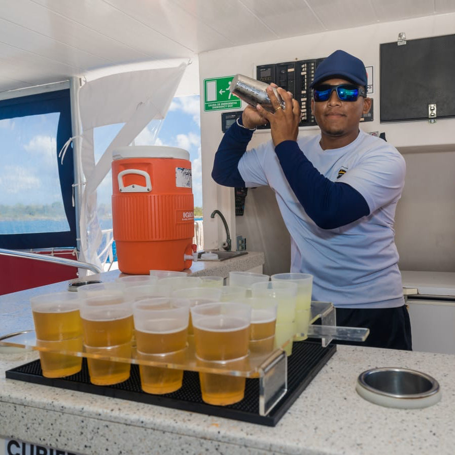 Cozumel Catamaran to El Cielo – Snorkeling, Starfish & Open Bar Experience
