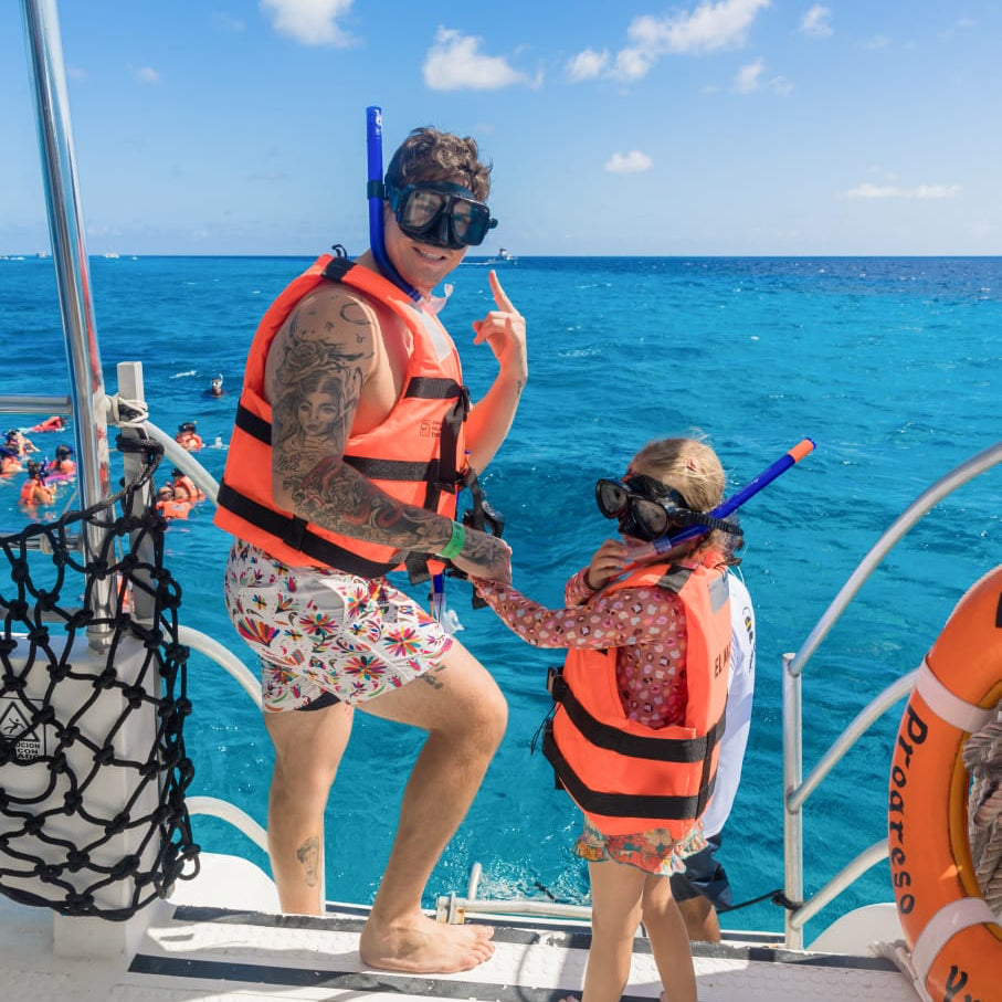 Cozumel Catamaran to El Cielo – Snorkeling, Starfish & Open Bar Experience