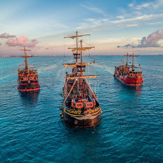 Tour Pirata Captain Hook Cancún – Cena, Show y Aventura en Alta Mar